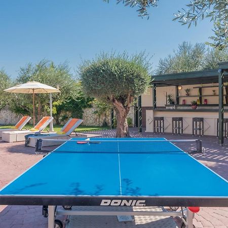 Astarte Villas - Istar Villa With Tennis Court Makhairádhon Exterior photo