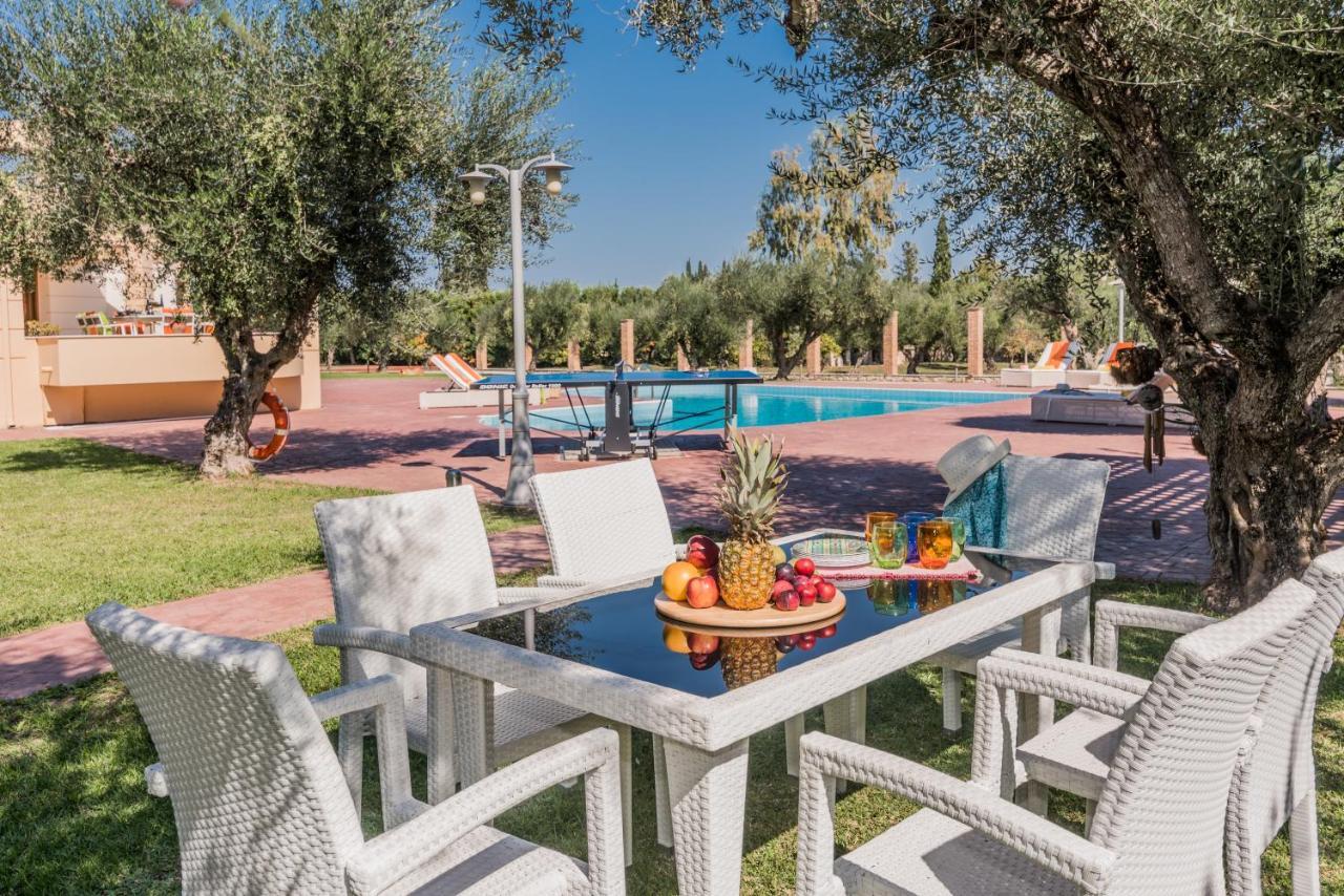 Astarte Villas - Istar Villa With Tennis Court Makhairádhon Exterior photo