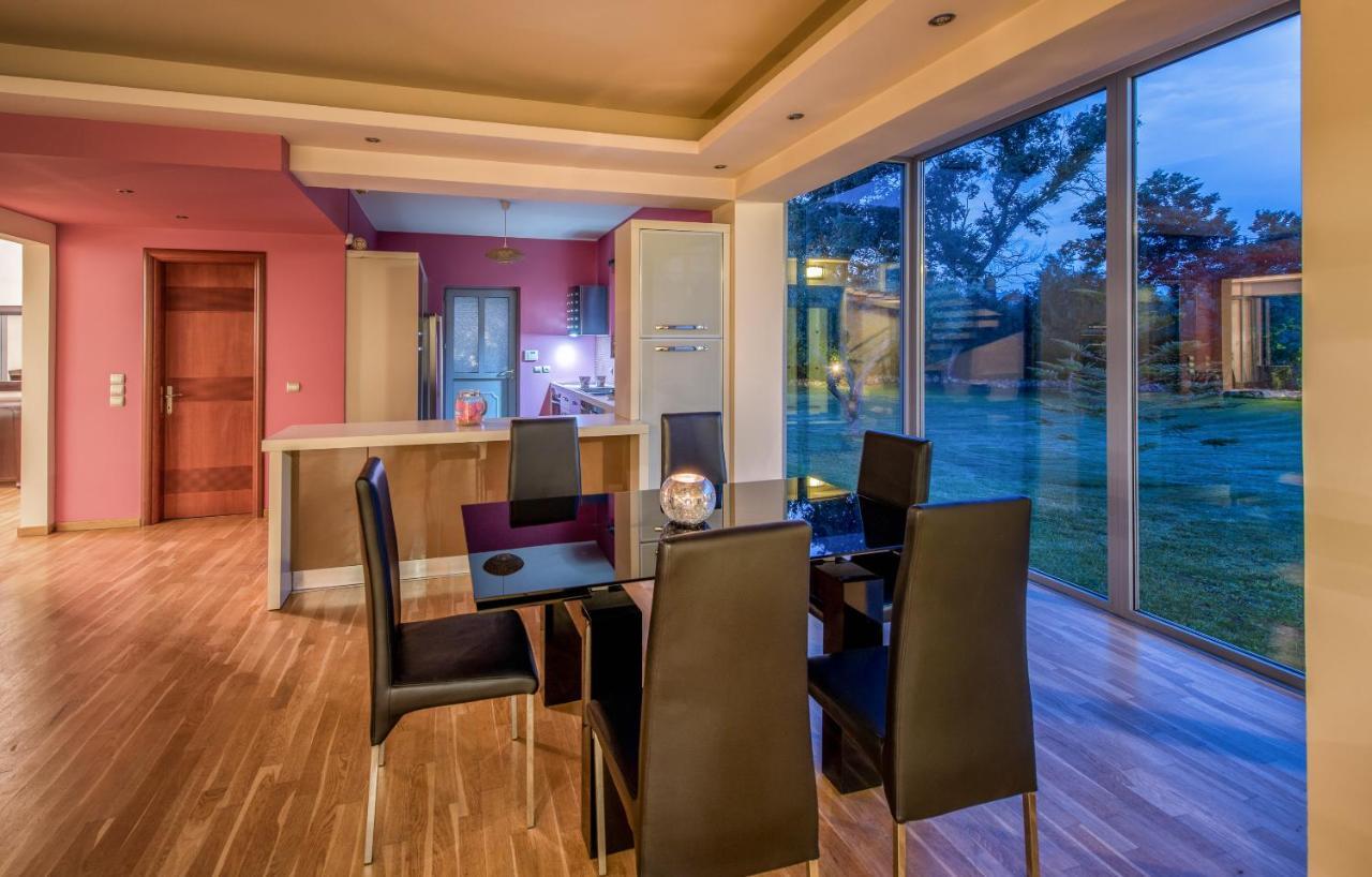 Astarte Villas - Istar Villa With Tennis Court Makhairádhon Exterior photo