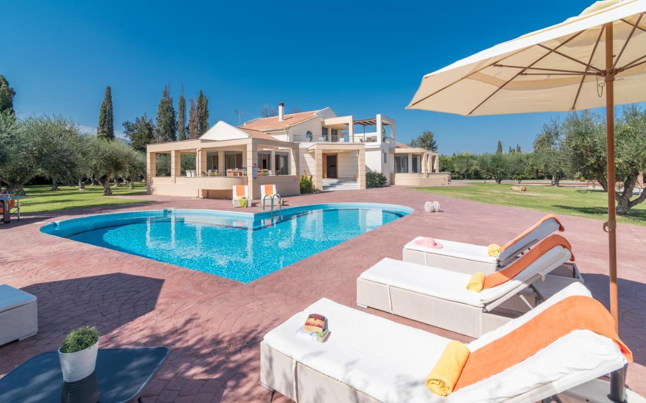 Astarte Villas - Istar Villa With Tennis Court Makhairádhon Exterior photo