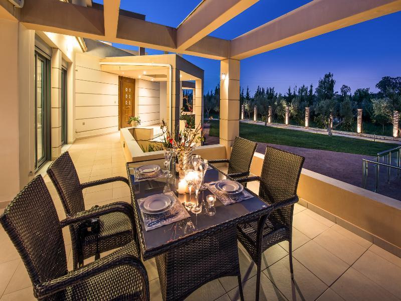 Astarte Villas - Istar Villa With Tennis Court Makhairádhon Exterior photo